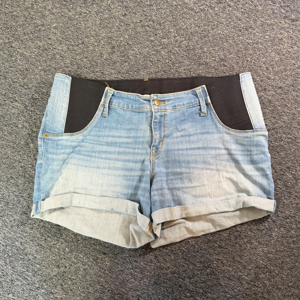 Isabel Maternity by Ingrid & Isabel Light Wash Denim Midi‎ Shorts Size 14/32
